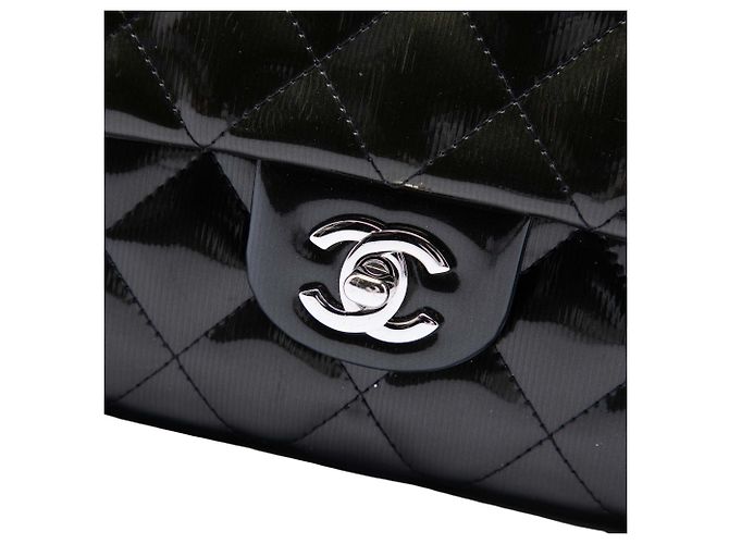 Clutch de aba Chanel Black CC acolchoada em verniz estriado com corrente Preto - vista 5