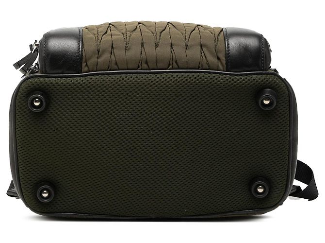 Zaino in nylon Matelassé Miu Miu con rifiniture in pelle marrone e cristalli Cachi - vista 3