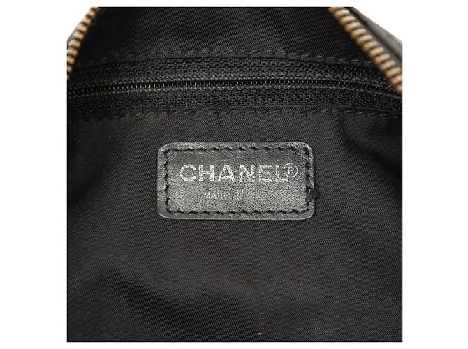Bolsa de ombro cilíndrica Chanel Black New Travel Line em nylon Preto - vista 5