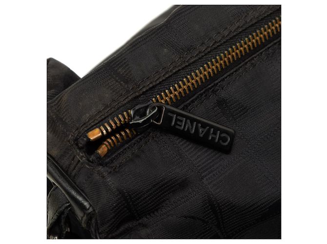 Bolsa de ombro cilíndrica Chanel Black New Travel Line em nylon Preto - vista 6