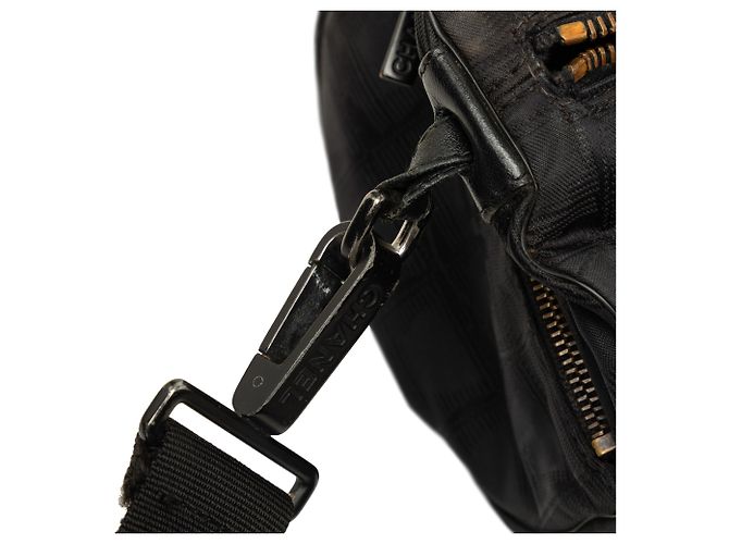 Bolsa de ombro cilíndrica Chanel Black New Travel Line em nylon Preto - vista 7