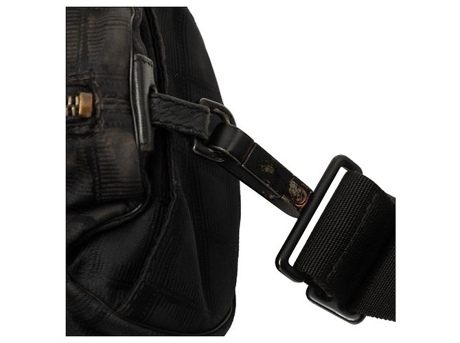 Bolsa de ombro cilíndrica Chanel Black New Travel Line em nylon Preto - vista 8
