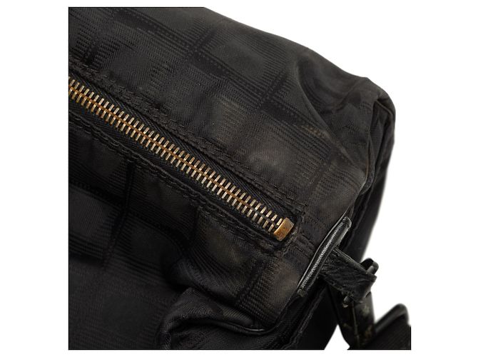 Bolsa de ombro cilíndrica Chanel Black New Travel Line em nylon Preto - vista 9