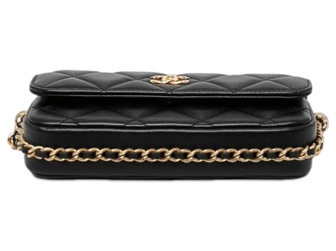Portacellulare a patta Chanel in pelle d'agnello matelassé nera con catena CC Nero - vista 3