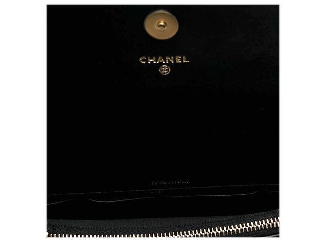 Portacellulare a patta Chanel in pelle d'agnello matelassé nera con catena CC Nero - vista 4