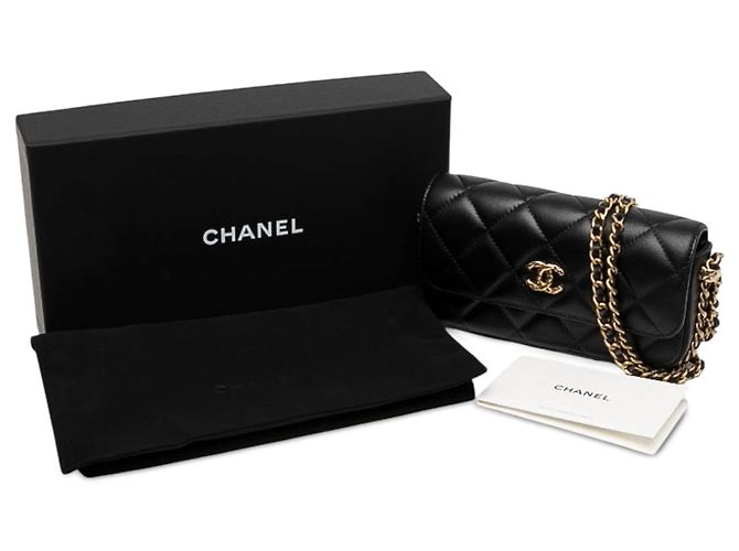 Portacellulare a patta Chanel in pelle d'agnello matelassé nera con catena CC Nero - vista 7