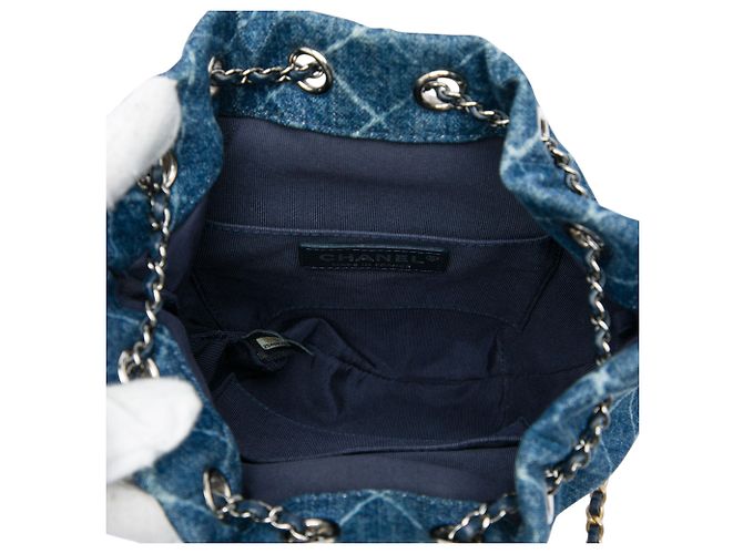 Borsa a secchiello Gabrielle Chanel in denim stampato blu e vitello trapuntato, Small - vista 4
