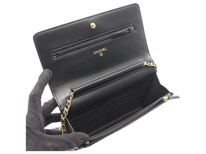 Chanel Black CC Quilted Studded Lambskin 18K Lucky Charms Wallet On Chain Nero - vista 3