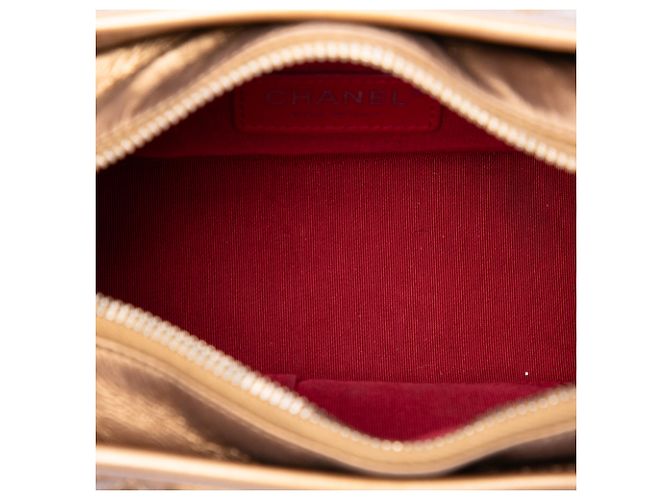 Chanel Gabrielle Hobo Small in pelle di vitello invecchiata metallizzata matelassé Marrone Bronzo - vista 4