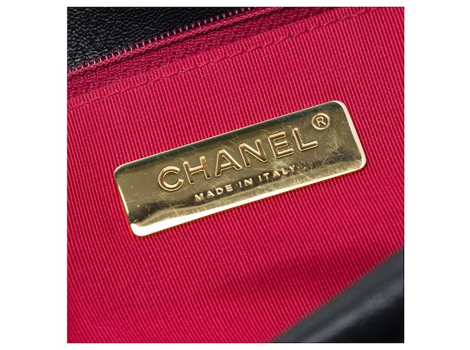 Chanel Black Maxi Lambskin 19 Flap Schwarz - Ansicht 5
