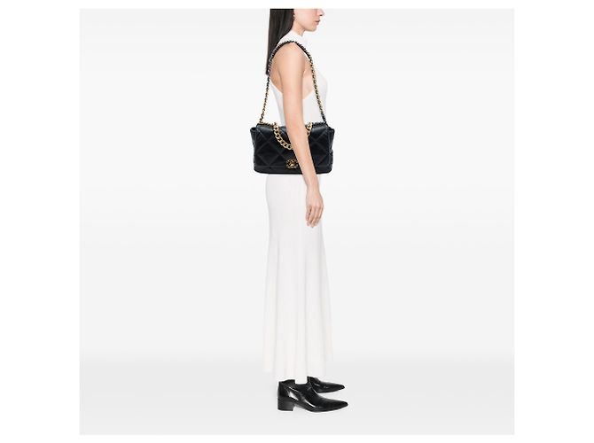 Chanel Black Maxi Lambskin 19 Flap Schwarz - Ansicht 6
