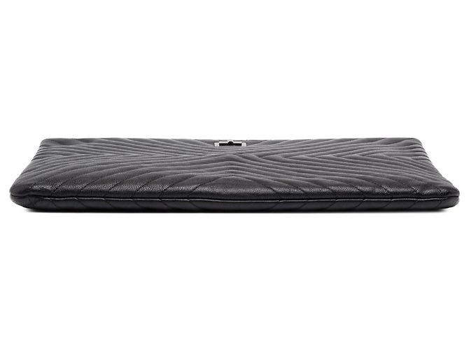 Chanel Black Large Diagonal Chevron Lambskin So Black Reissue 2.55 O Case Clutch Negro - vista 3