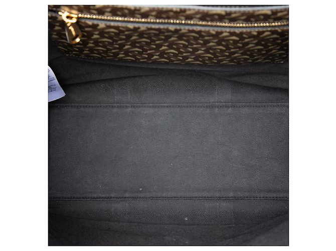 Saco Tote Vertical Burberry Brown TB Monogram E-Canvas Stripe Marrom - vista 4