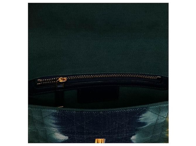 Bolsa Dior Caro Small em denim verde tie dye Cannage - vista 4