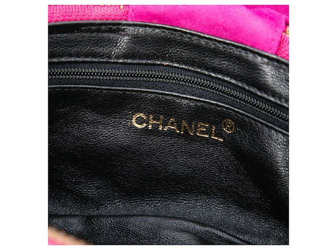 Sac Vanity Chanel en daim matelassé violet avec pompon - vue 5