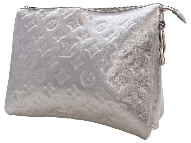 Louis Vuitton Silver Monogram Embossed Puffy Lambskin Coussin PM Argenté - vue 12