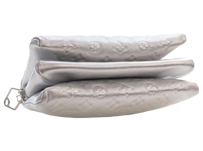 Louis Vuitton Silver Monogram Embossed Puffy Lambskin Coussin PM Argenté - vue 13