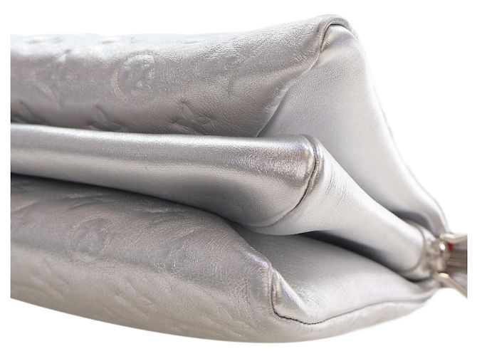 Louis Vuitton Silver Monogram Embossed Puffy Lambskin Coussin PM Argenté - vue 7