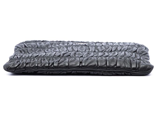 Clutch Prada de Nappa Gaufre negro - vista 3