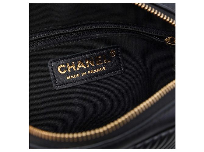 Bolso Camera Oval Plisado de Piel de Cordero Chevron Negro Chanel - vista 5