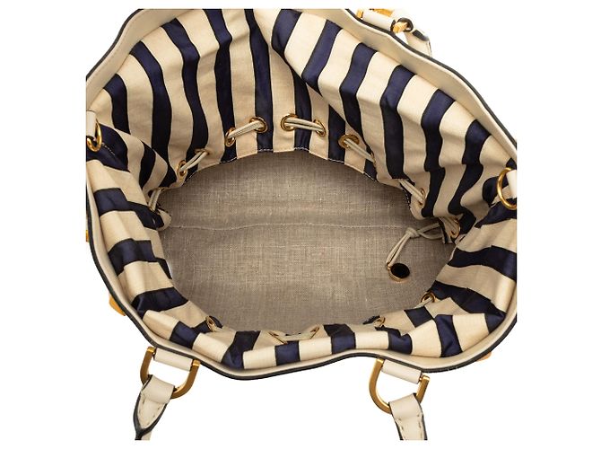 Bolsa Satchel Fendi B Fab Medium em couro de bezerro com tachas branca Branco Cru - vista 4