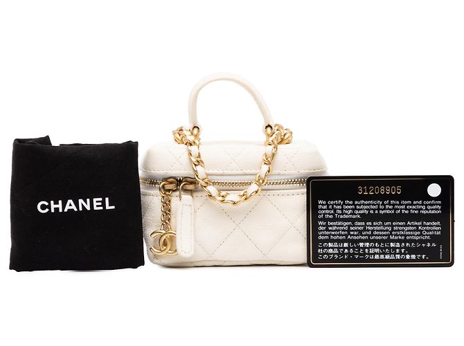 Estojo de Maquilhagem Chanel White Mini CC Quilted Caviar Chain Zip Around Vanity Case Branco Cru - vista 7