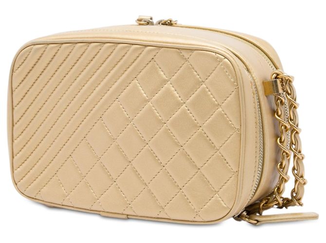 Bolsa Chanel Coco Boy Camera Small em pele de cordeiro acolchoada dourada Dourado - vista 2