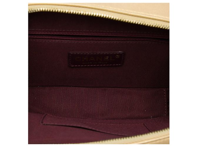 Bolsa Chanel Coco Boy Camera Small em pele de cordeiro acolchoada dourada Dourado - vista 5