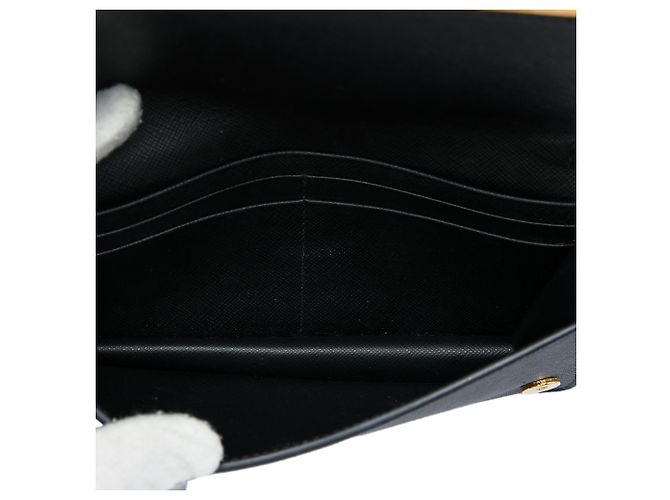 Cartera con cadena Prada en piel Saffiano negra con barra de metal Negro - vista 4