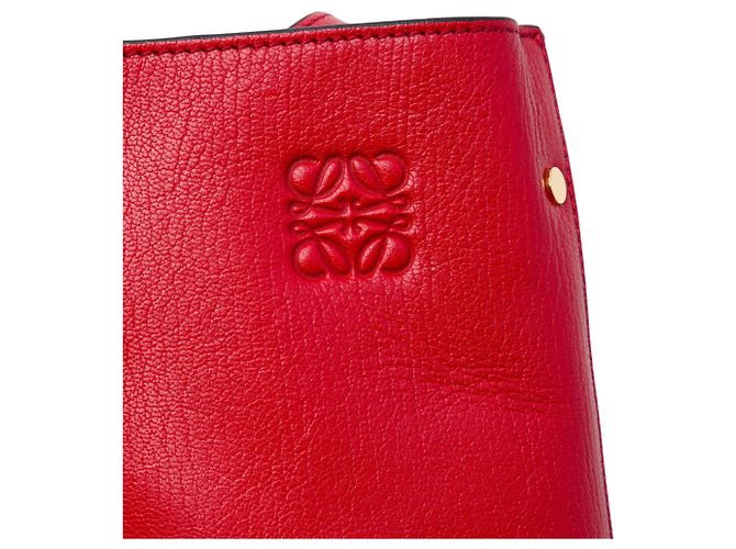 LOEWE Bandolera asimétrica Anagram de piel granulada roja - vista 5