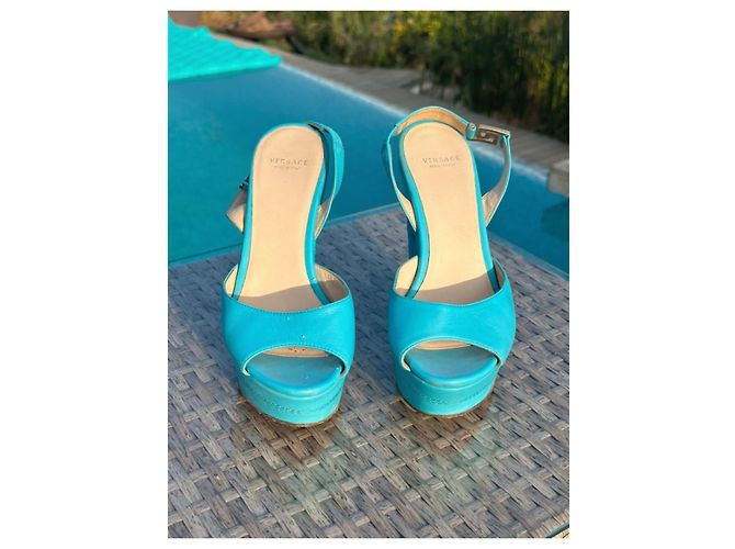 Medusa Sandali con zeppa Versace in pelle blu - vista 2