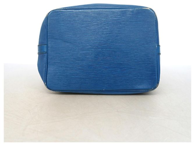 Noe Borsa a tracolla Louis Vuitton Epi Petit Noé Blu - vista 3