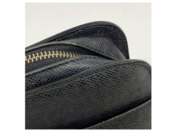 Bolsa de Mão Louis Vuitton Taiga Baikal Cinza - vista 6