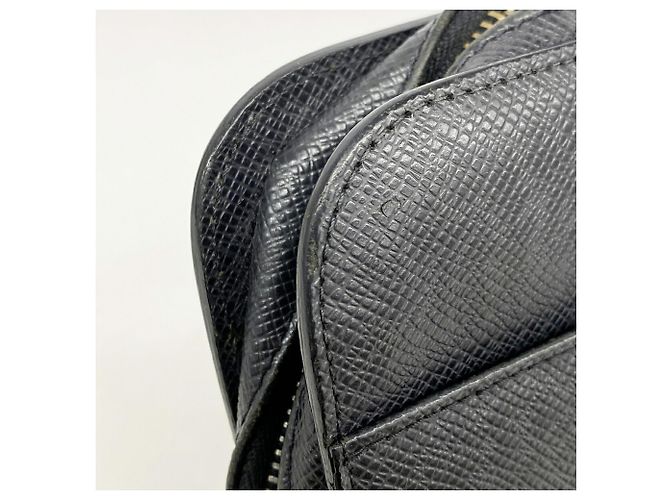 Bolsa de Mão Louis Vuitton Taiga Baikal Cinza - vista 7