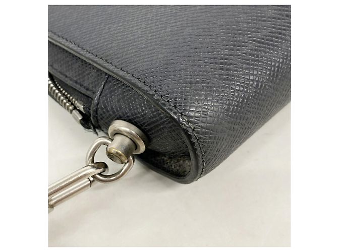 Bolsa de Mão Louis Vuitton Taiga Baikal Cinza - vista 8