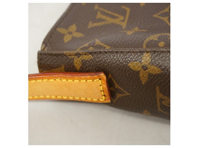 Bolso de hombro Louis Vuitton Monogram Looping MM Castaño - vista 7