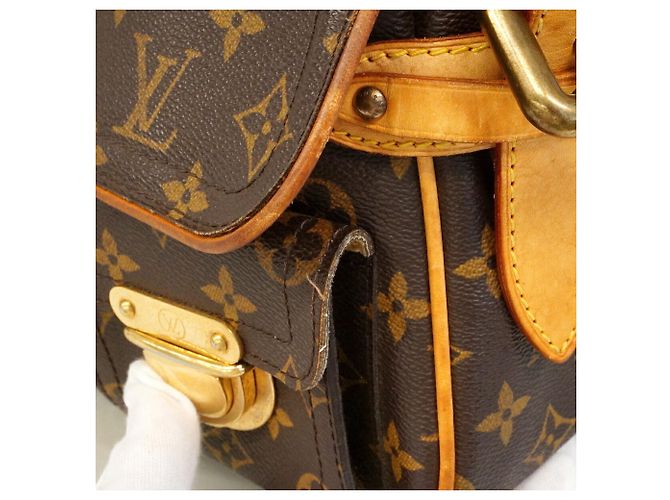 Bolso de hombro Louis Vuitton Monogram Hudson PM Castaño - vista 8