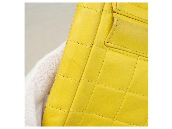 Borsa a tracolla Chanel 2.55 in pelle d'agnello gialla Giallo - vista 10