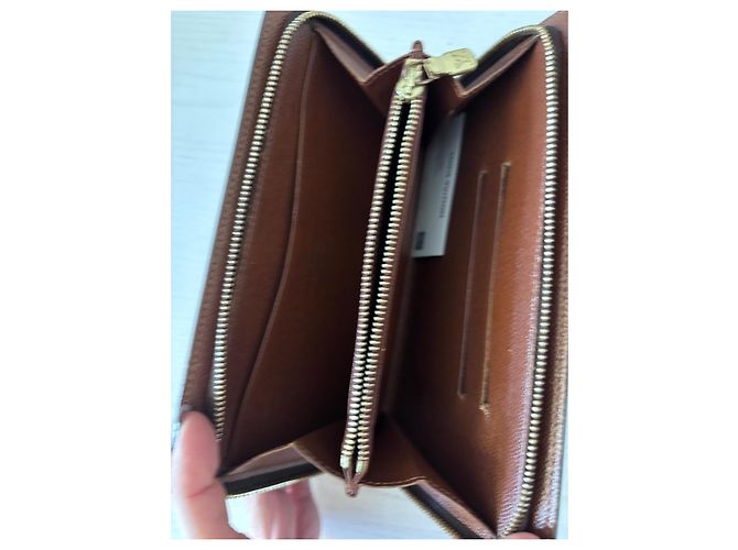 Louis Vuitton Monogram Zip-Around Wallet Brown - view 4