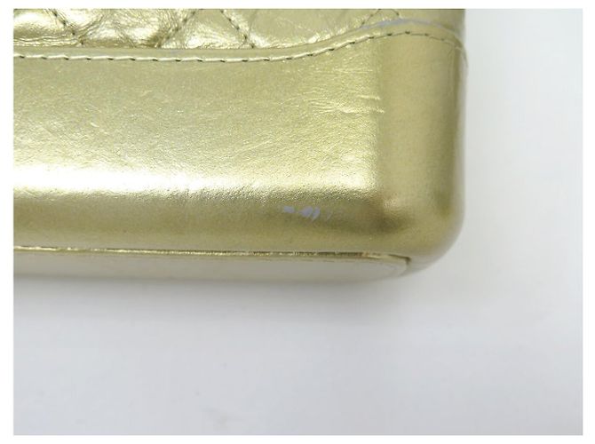 BOLSA DE MÃO CHANEL GABRIELLE PM EM COURO MATELASSÉ DOURADO COM ALÇA - vista 13