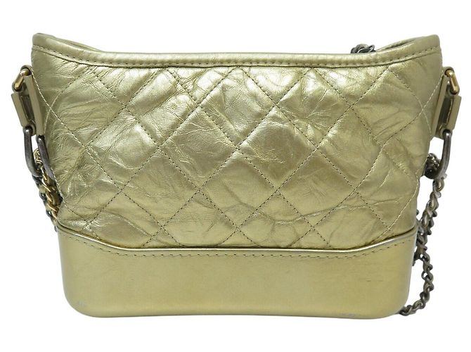 BOLSA DE MÃO CHANEL GABRIELLE PM EM COURO MATELASSÉ DOURADO COM ALÇA - vista 2