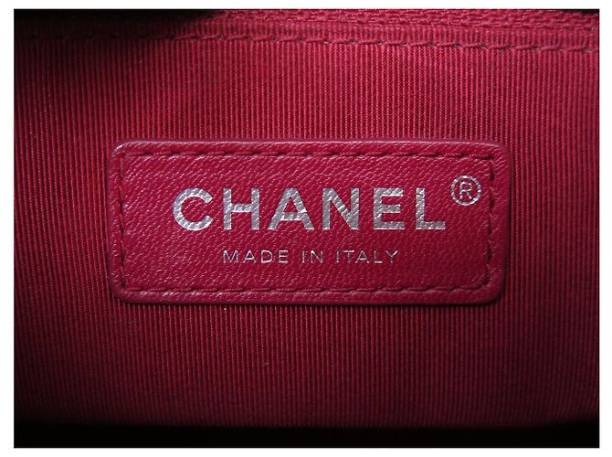 BOLSA DE MÃO CHANEL GABRIELLE PM EM COURO MATELASSÉ DOURADO COM ALÇA - vista 8