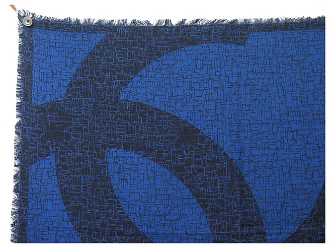 NEUES CHANEL LOGO CC SEIDENTUCH IN BLAU MIT FRANSEN CARRE BLUE SILK SCARF - Ansicht 2