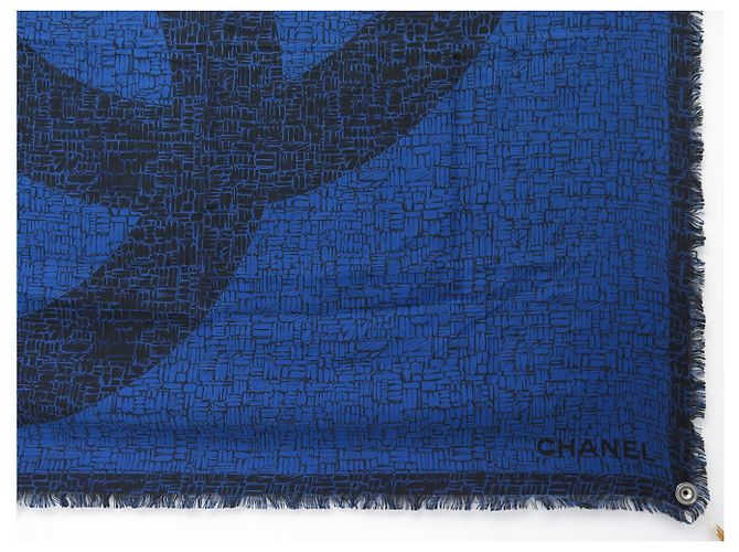 NEUES CHANEL LOGO CC SEIDENTUCH IN BLAU MIT FRANSEN CARRE BLUE SILK SCARF - Ansicht 4