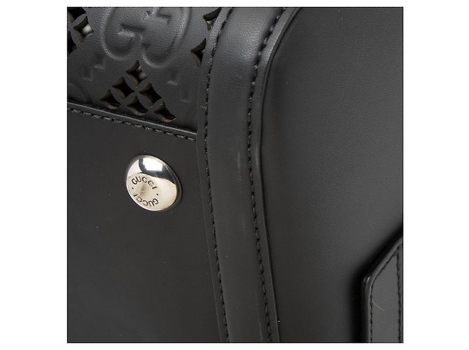 Bolso Duffle Medium de piel grabada GG perforada Gucci Negro - vista 10