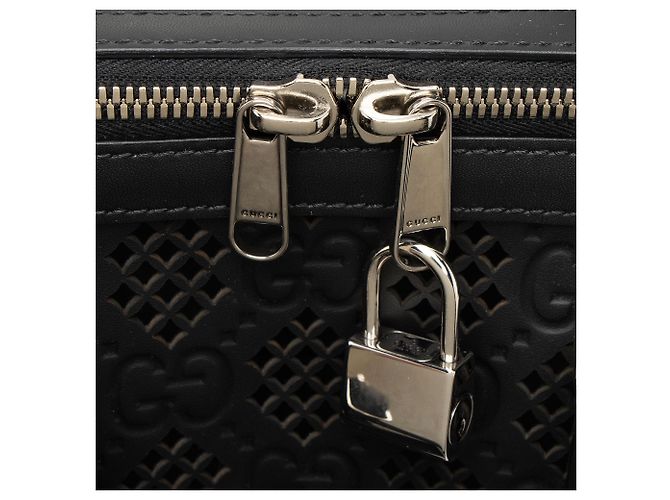 Bolso Duffle Medium de piel grabada GG perforada Gucci Negro - vista 8