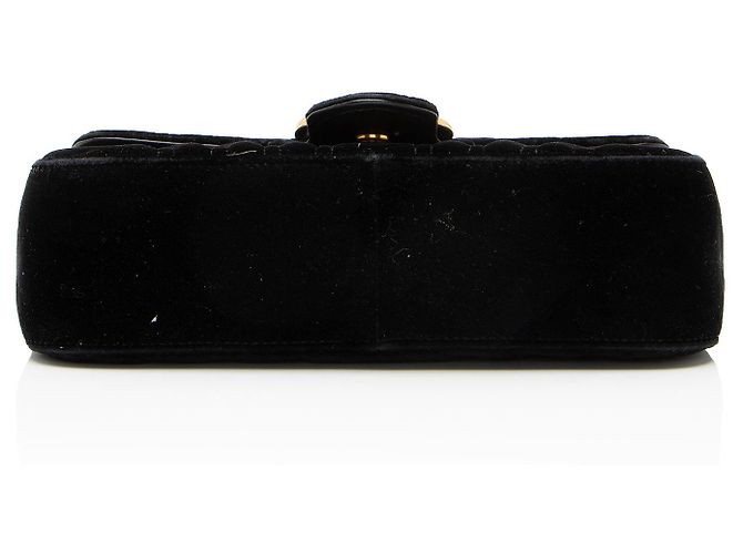 Gucci GG Marmont Small Flap Bag aus gestepptem Samt Schwarz - Ansicht 4