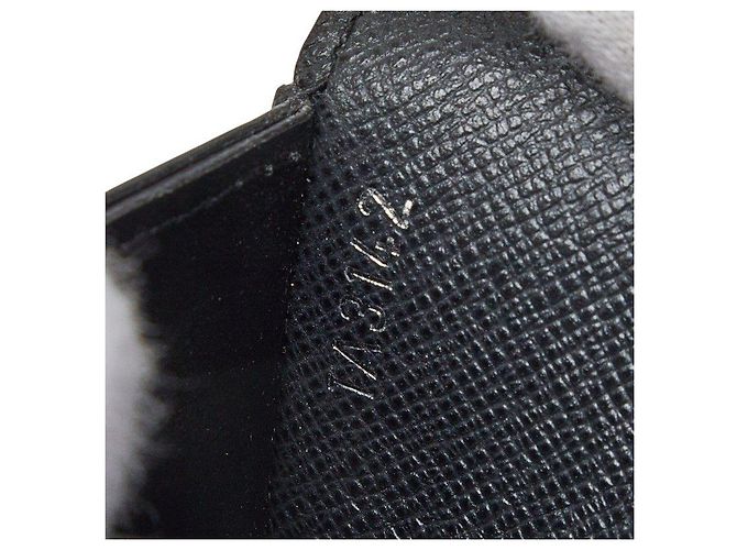 Louis Vuitton Portefeuille Long Taiga Leather Wallet Black - view 8