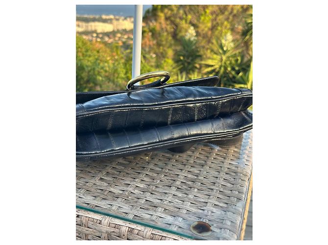 Dolce & Gabbana Handtasche aus schwarzem Lackleder - Ansicht 4