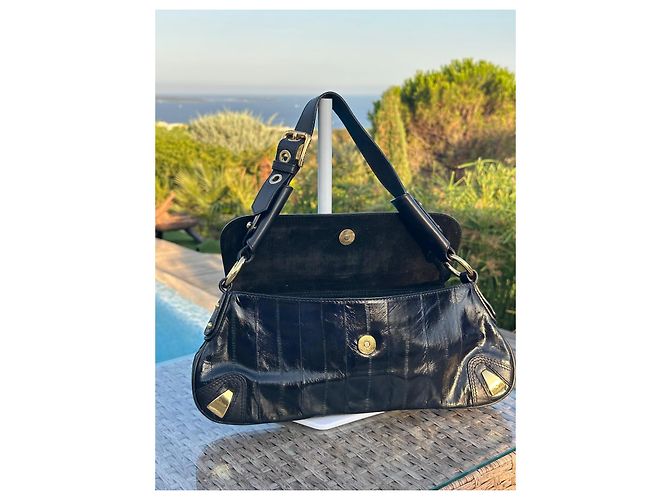 Dolce & Gabbana Handtasche aus schwarzem Lackleder - Ansicht 5